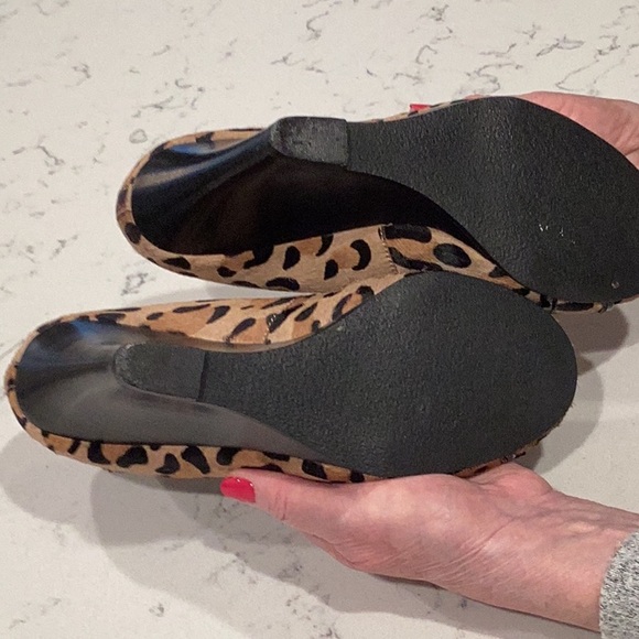 Steve Madden size 8.5 animal calfskin wedge with buckle - Picture 3 of 4